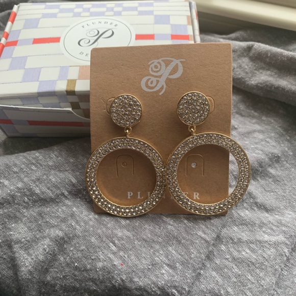 LAST CHANCE! Plunder Brecken crystal earrings - Picture 2 of 2